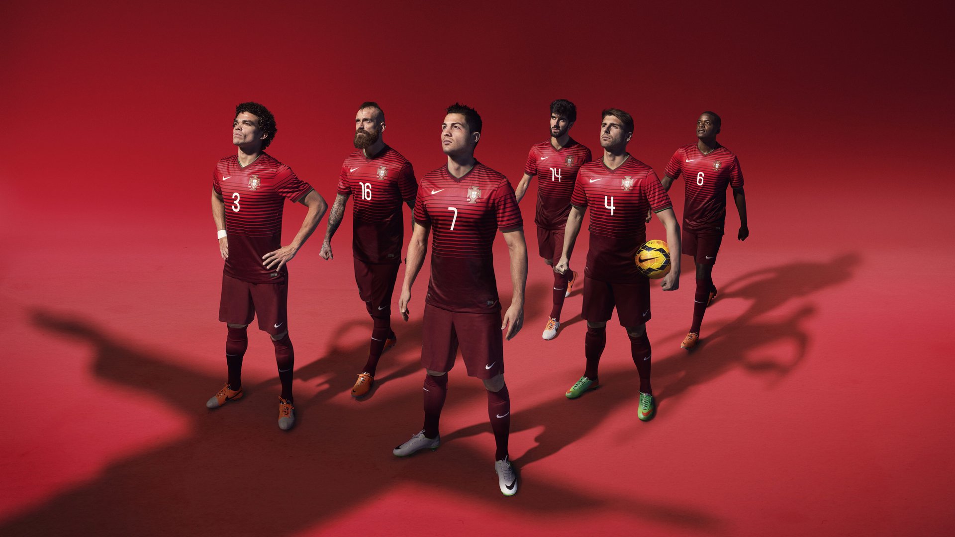 2016年总决赛第七场:勇士在最后几秒通过“水花兄弟”库里和汤普森的三分完成逆转,以赛季最精彩的逆转之一结束,勇夺总冠军。